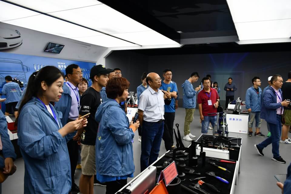 "全国百名主播、记者融媒体联合采访团”走进威力工具(图2)